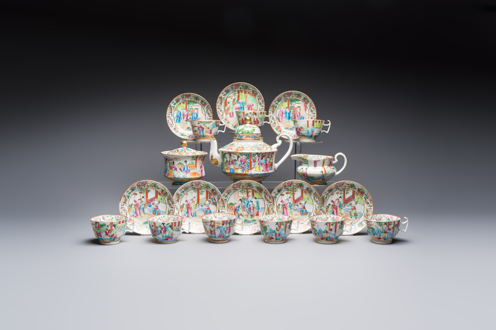 A Chinese Canton famille rose 20-piece tea service with figural design, 19th C.