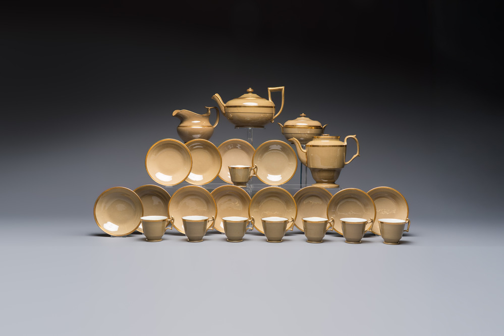 A 24-piece English Spode mocha-ground and gilt coffee and tea service, 19th C.