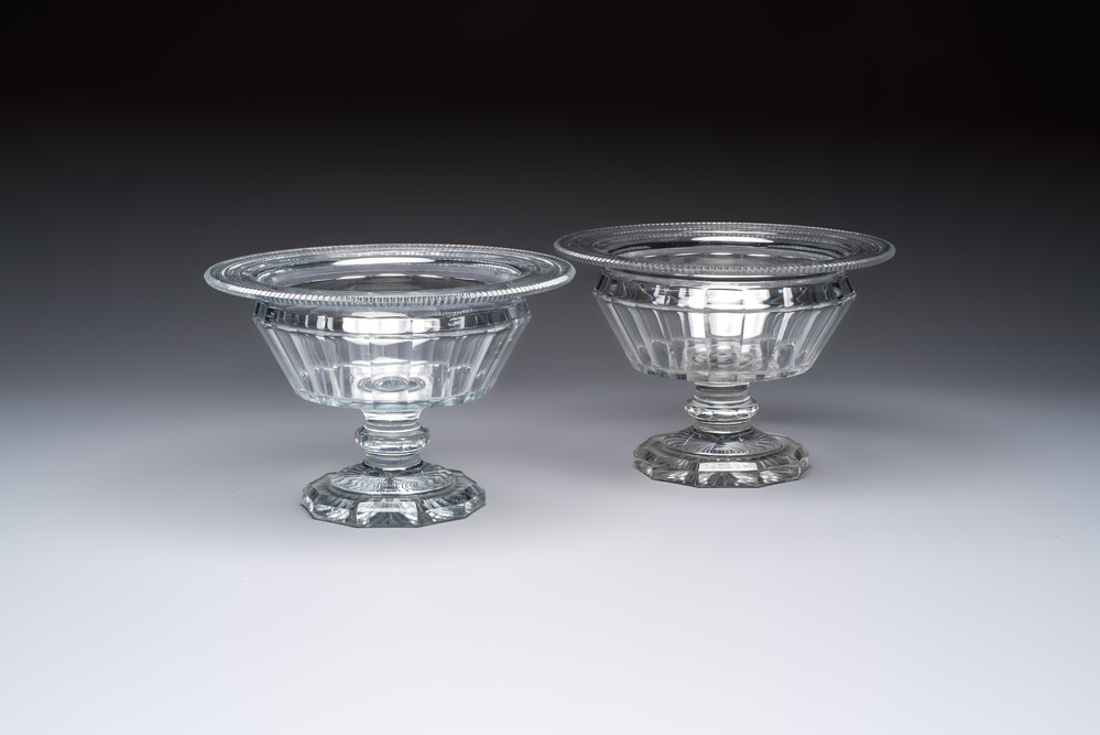 A pair of cut crystal footed bowls, 19th C.