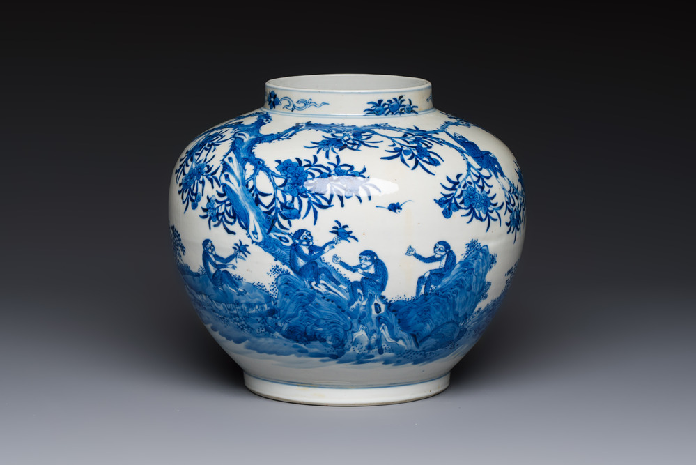 A Chinese blue and white 'Monkeys' vase, Man Tang Fu Ji 滿堂福記 mark, 19th C.