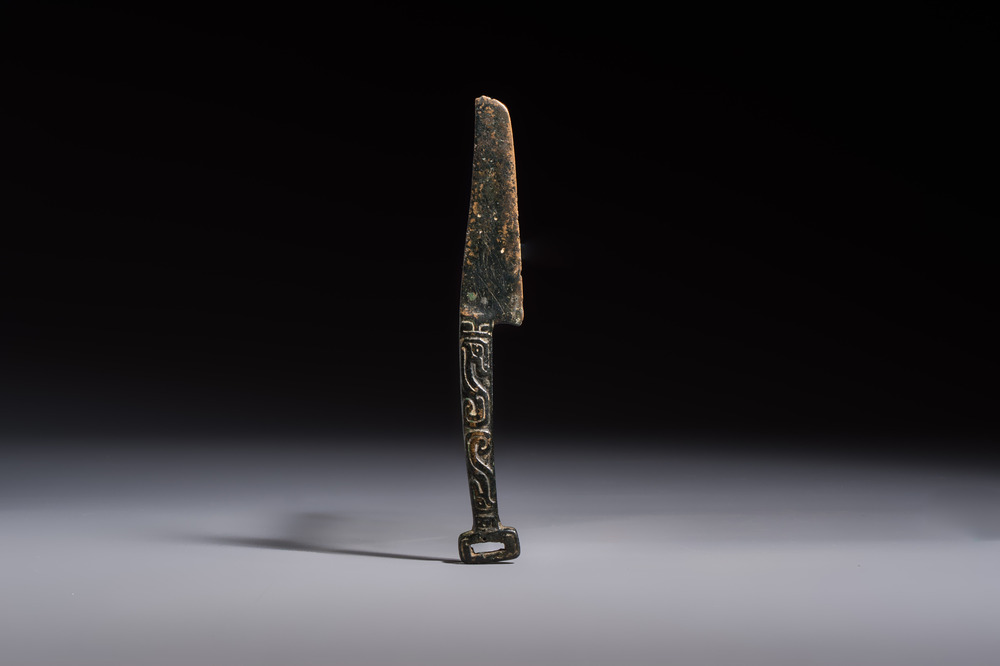 A rare Chinese archaic bronze knife with 'Dragon' design, Western Zhou