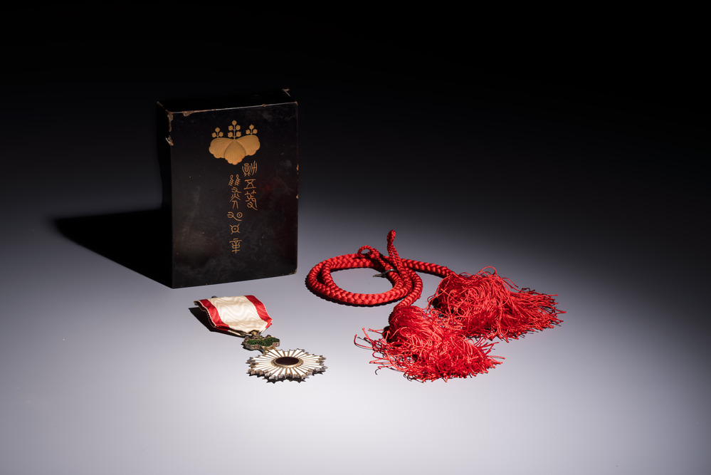 A Japanese Order of the Rising Sun, Fifth Class, in its original lacquer box, Meiji, 19/20th C.
