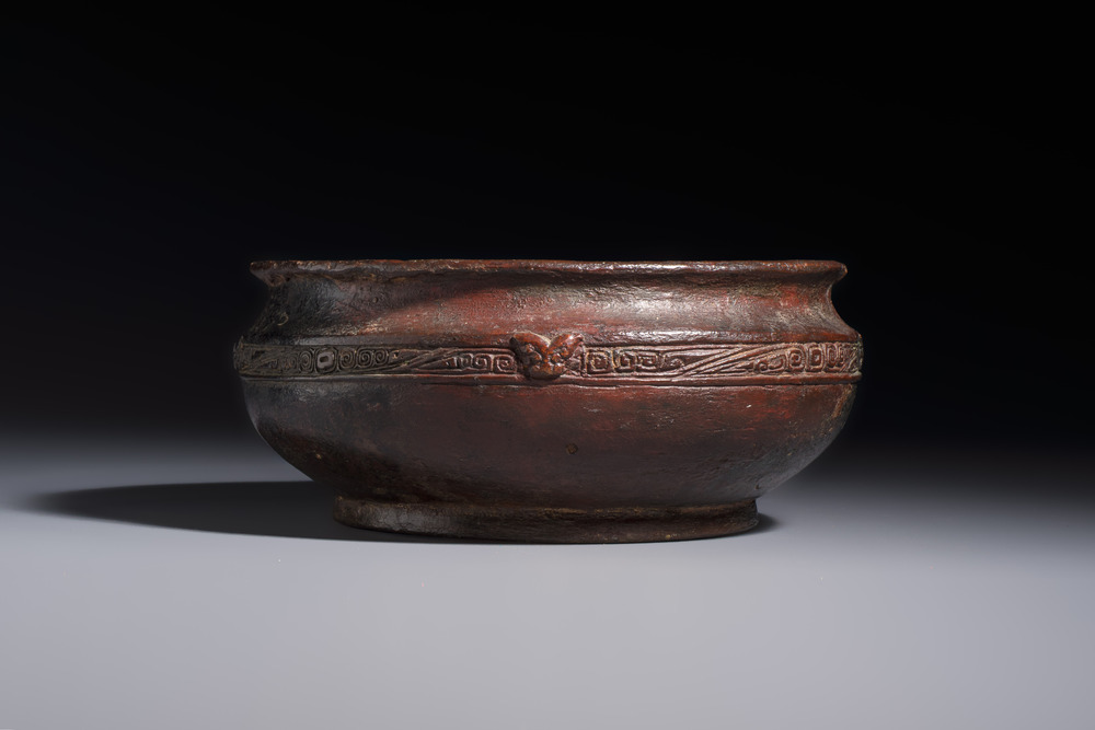 A rare Chinese inscribed archaic bronze food vessel, 'Gui 簋', Shang