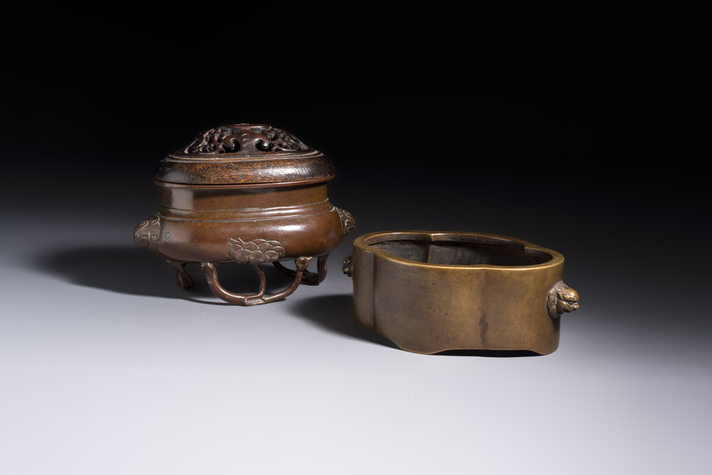 Two Chinese bronze censers, one with a wooden cover,  Ti An 惕庵 mark, 19th C.