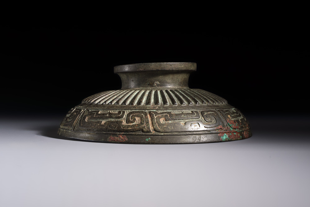 A large Chinese inscribed archaic bronze cover of a 'Gui 簋' vessel, Western Zhou