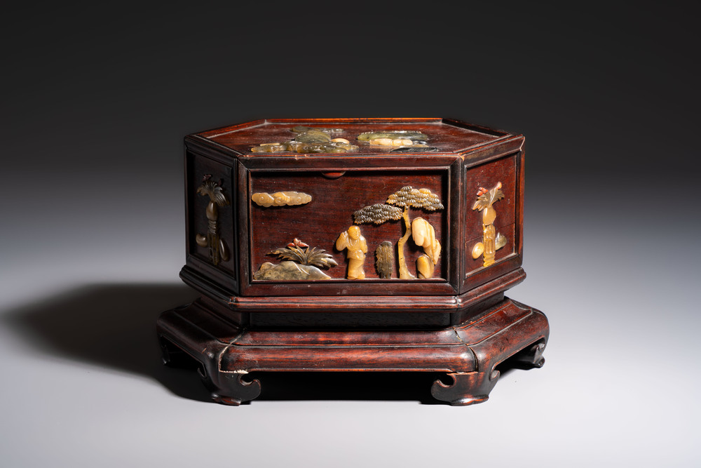 A Chinese soapstone-embellished hongmu 'Antiquities' box and cover, 19th C.