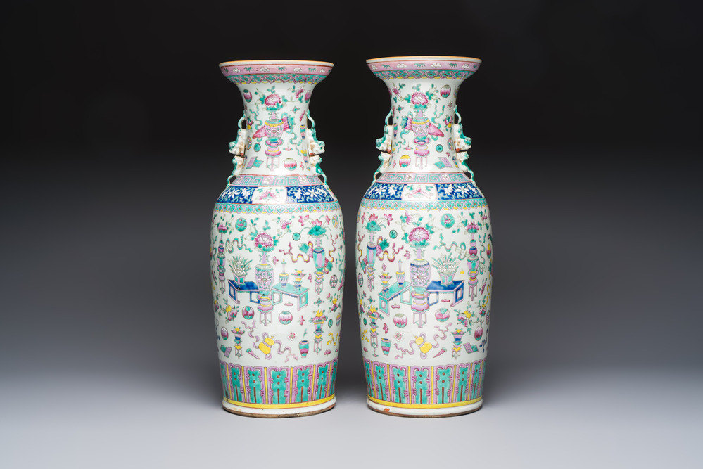 A pair of Chinese famille rose 'Antiquities' vases, 19th C.
