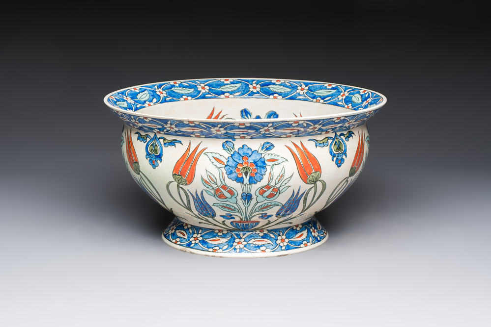 A fine Iznik-style footed bowl, Samson, Paris, 19th C.