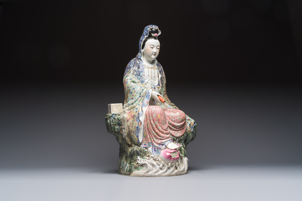 A large Chinese famille rose 'Guanyin' group, Ye Yundeng Zao 葉運燈造, 20th C.