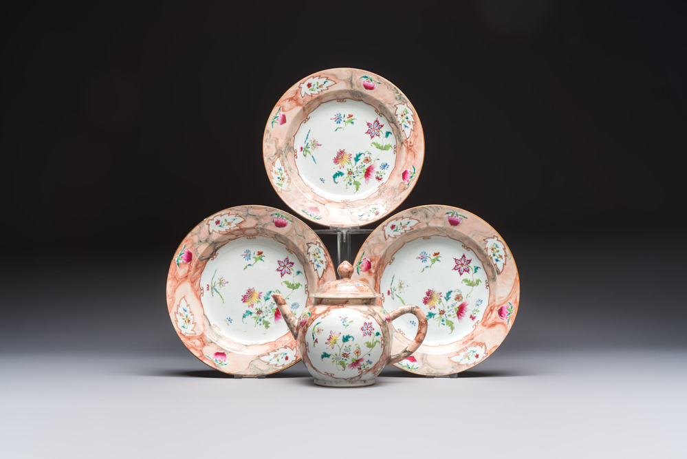 A Chinese famille rose 'Faux-Bois' teapot and three plates, Qianlong
