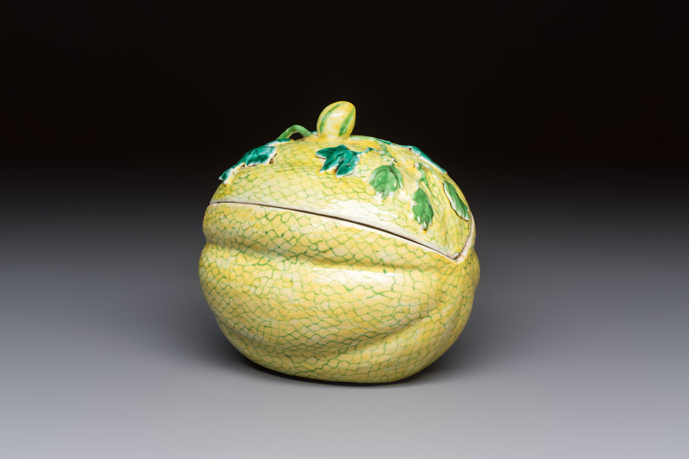 A rare Chinese green-enamelled yellow-ground 'Melon' tureen and cover, 18/19th C.