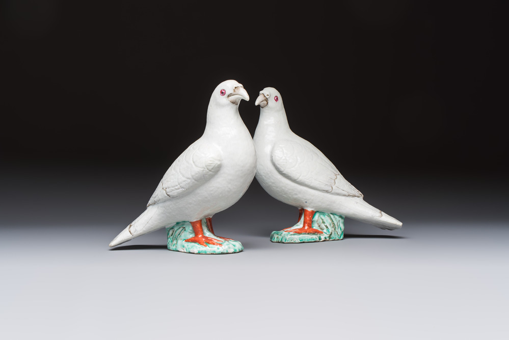 A pair of Chinese famille rose doves, Qianlong