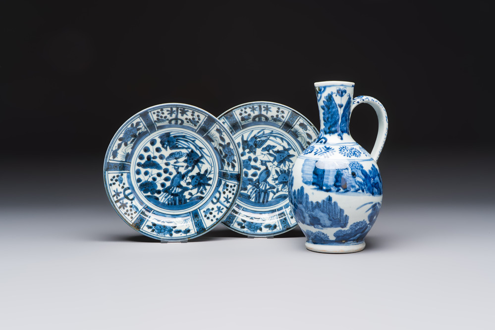 A Japanese Arita blue and white jug and a pair of plates, Edo, 17th C.