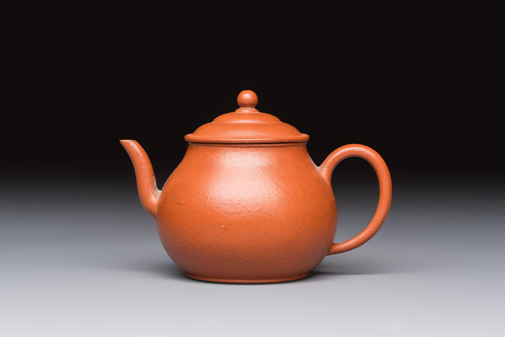 A Chinese Yixing stoneware teapot and cover, signed Hui Mengchen 惠孟臣, 20th C.