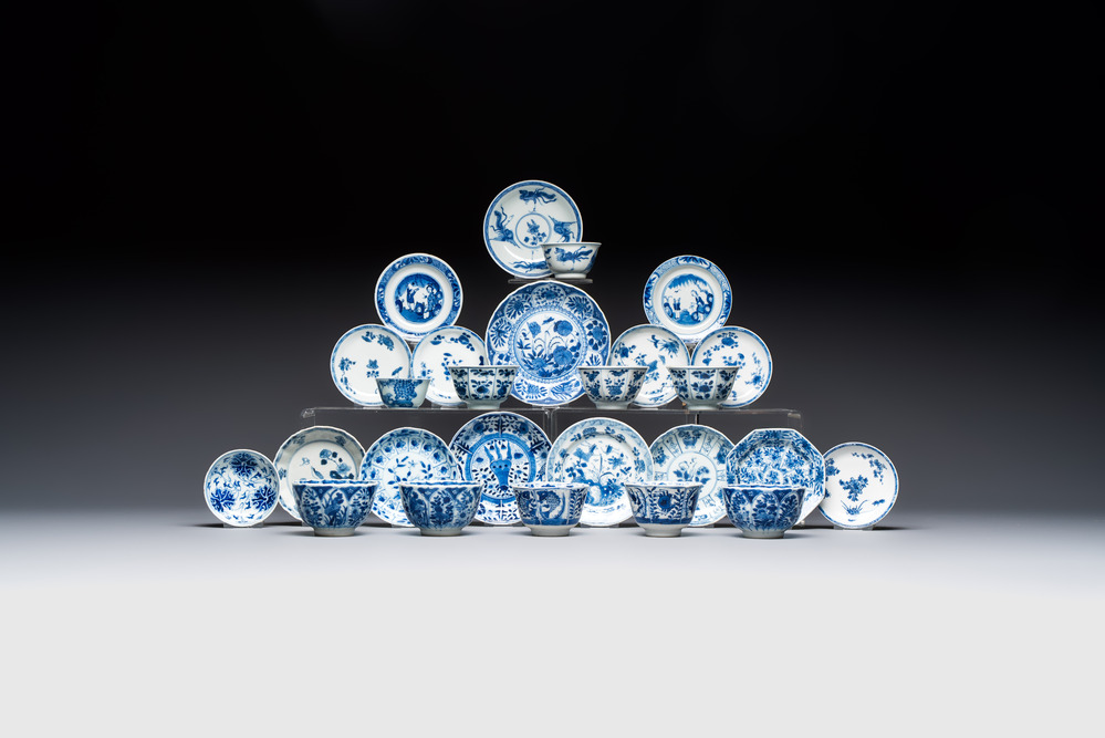 10 Chinese blue and white cups and 16 saucers, Kangxi and later