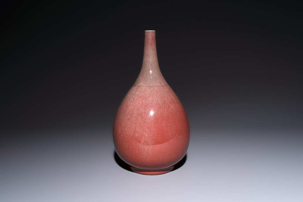 A Chinese copper-red-glazed bottle vase, 18/19th C.