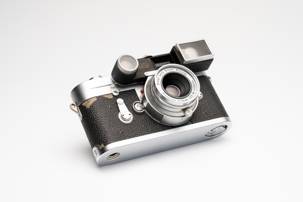 A Leica M3 Double Stroke with goggled Summaron 35 mm F3.5 lens