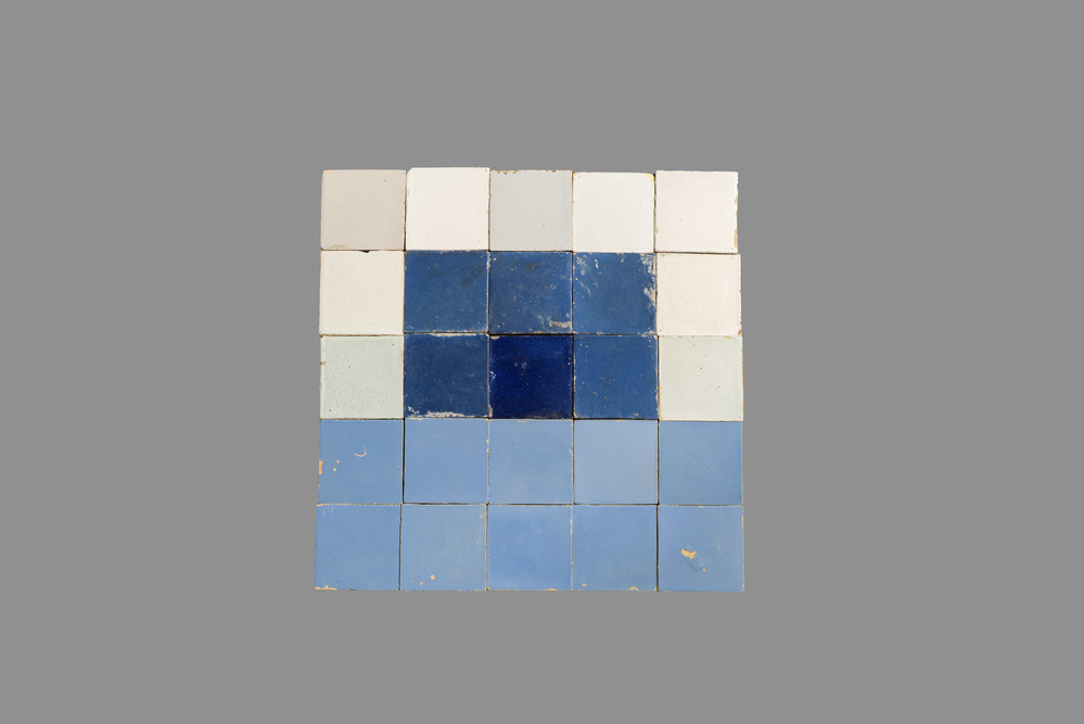 25 monochrome blue and white Dutch Delft tiles, 17/18th C.