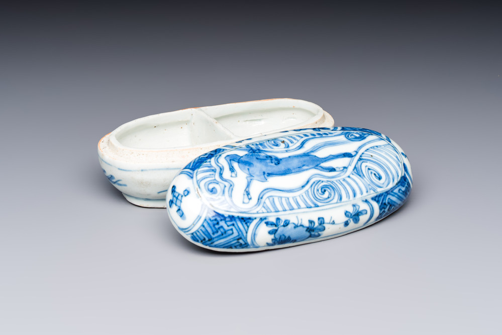 A Chinese blue and white 'Flying horse' betel nut box and cover, Wanli