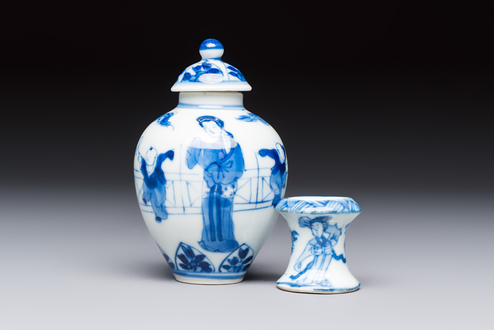 A small Chinese blue and white covered vase and a miniature salt, Kangxi