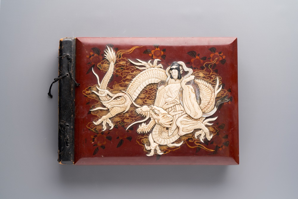 (Graphic content!) A photo album with views of China and Southeast Asia, incl. French military presence, wartime scenes and executions, 20th C.