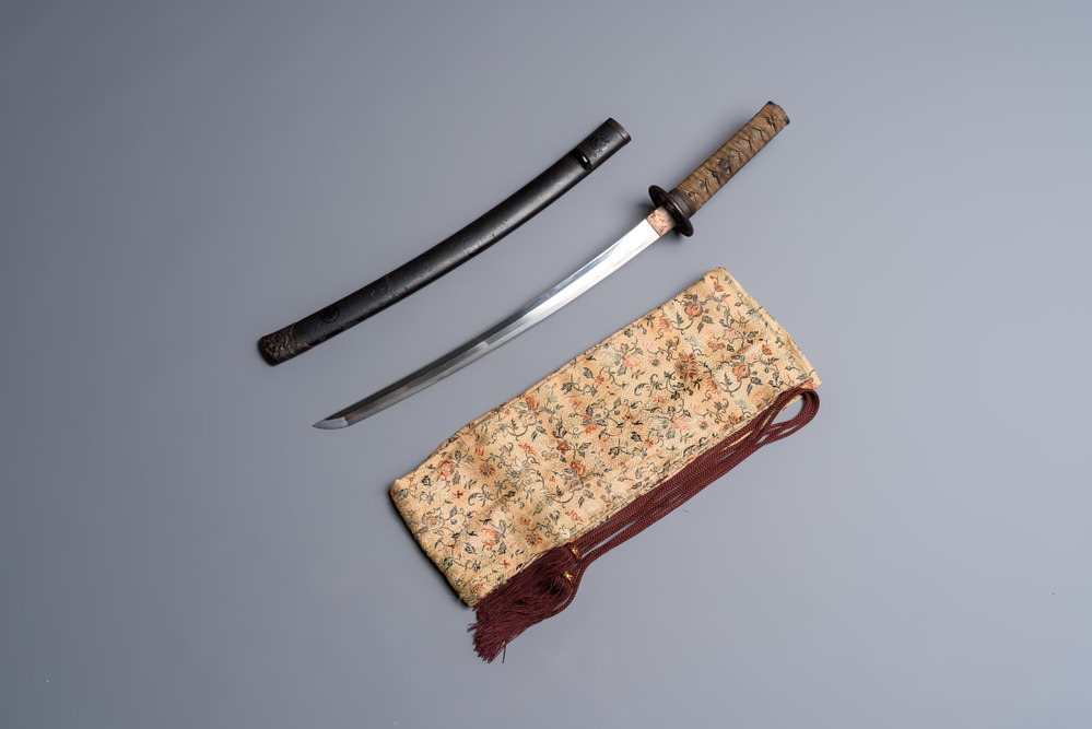 A Japanese wakizashi, signed Izumi no Kami Kanesada, with koshirae, Edo, 18/19th C.