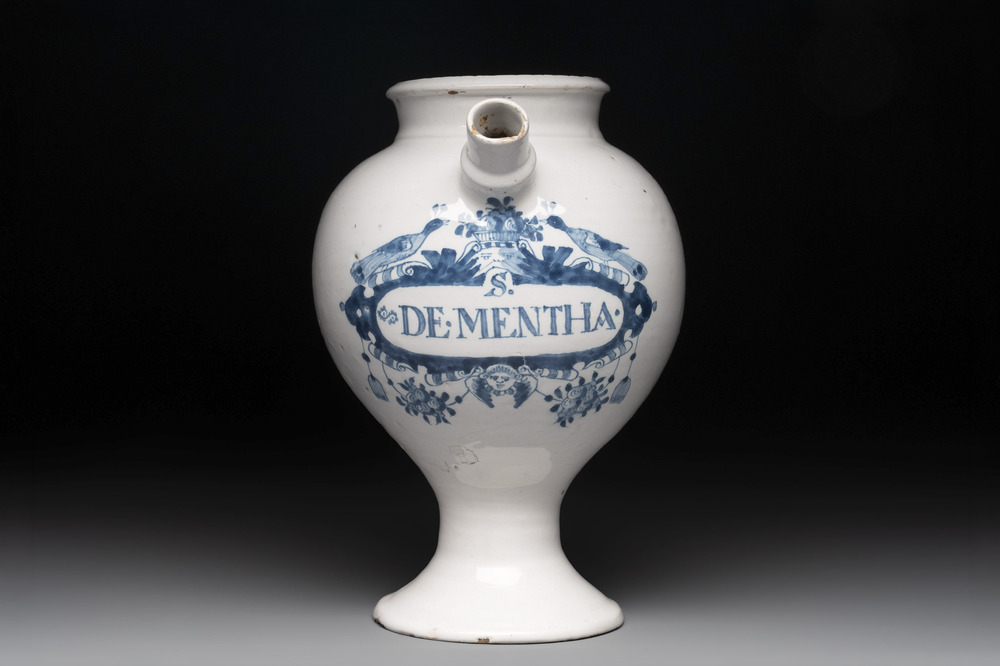 A blue and white Dutch Delft wet drug or syrup jar inscribed 'S. DE MENTHA', early 18th C.