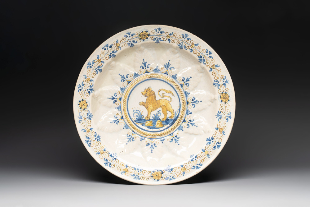 A large Italian maiolica 'Lion' dish, Montelupo, 17th C.