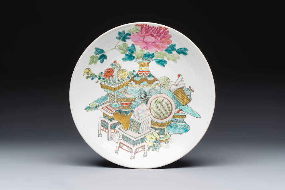 A Chinese famille rose 'Antiquities' dish, Tongzhi mark, 19/20th C.