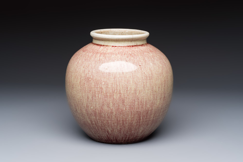 A Chinese peachbloom-glazed globular vase, 19th C.