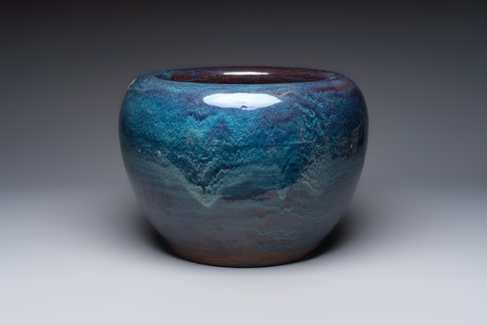 A large Japanese flamb&eacute;-glazed globular jardini&egrave;re, 19/20th C.