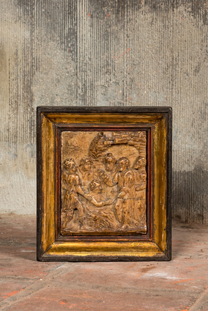 Een deels verguld reliëf in Mechels albast met voorstelling van de opwekking van Lazarus, atelier Nicolaes Daems, eerste helft 17e eeuw