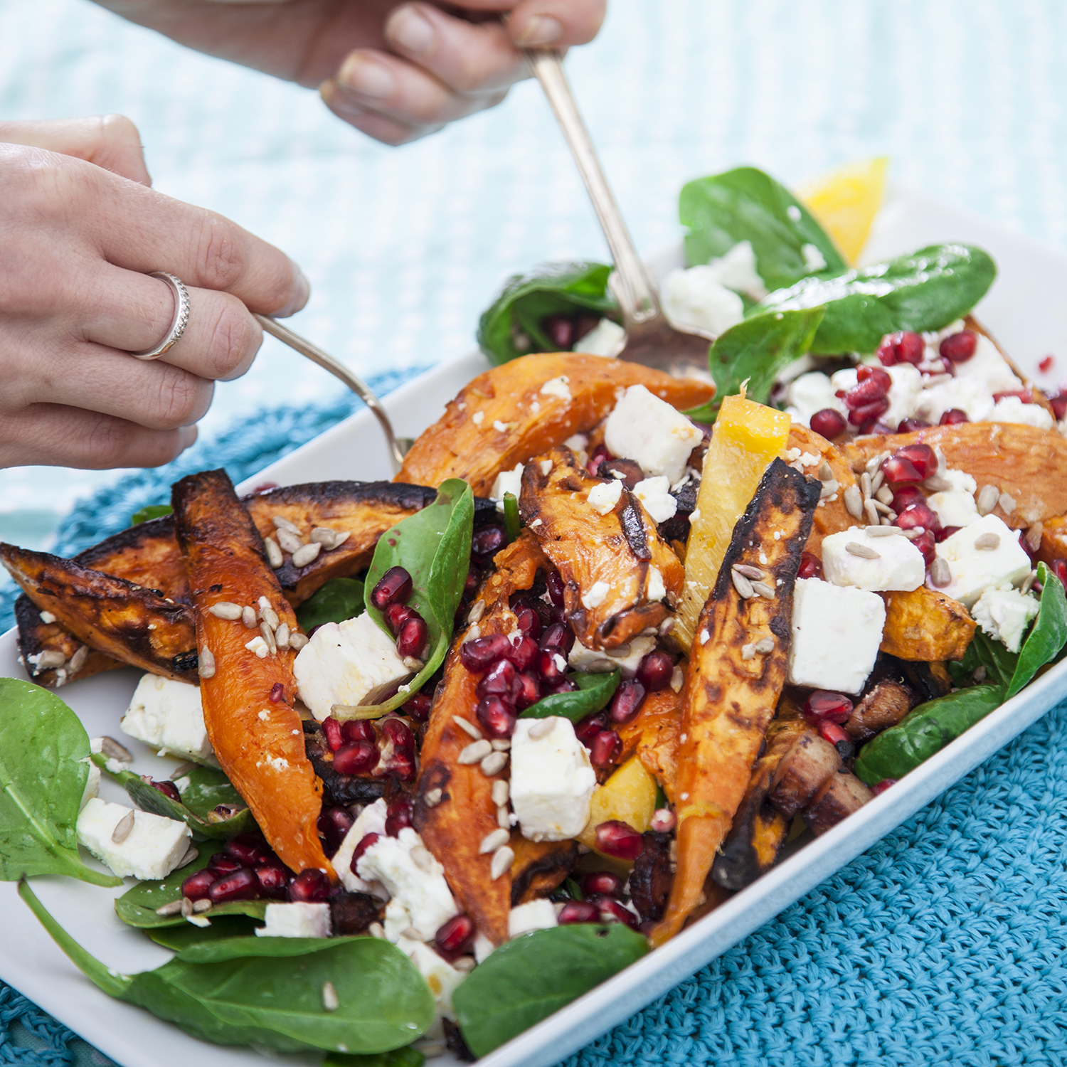 Rostad sötpotatissallad med stekt sidfläsk och fetaost
