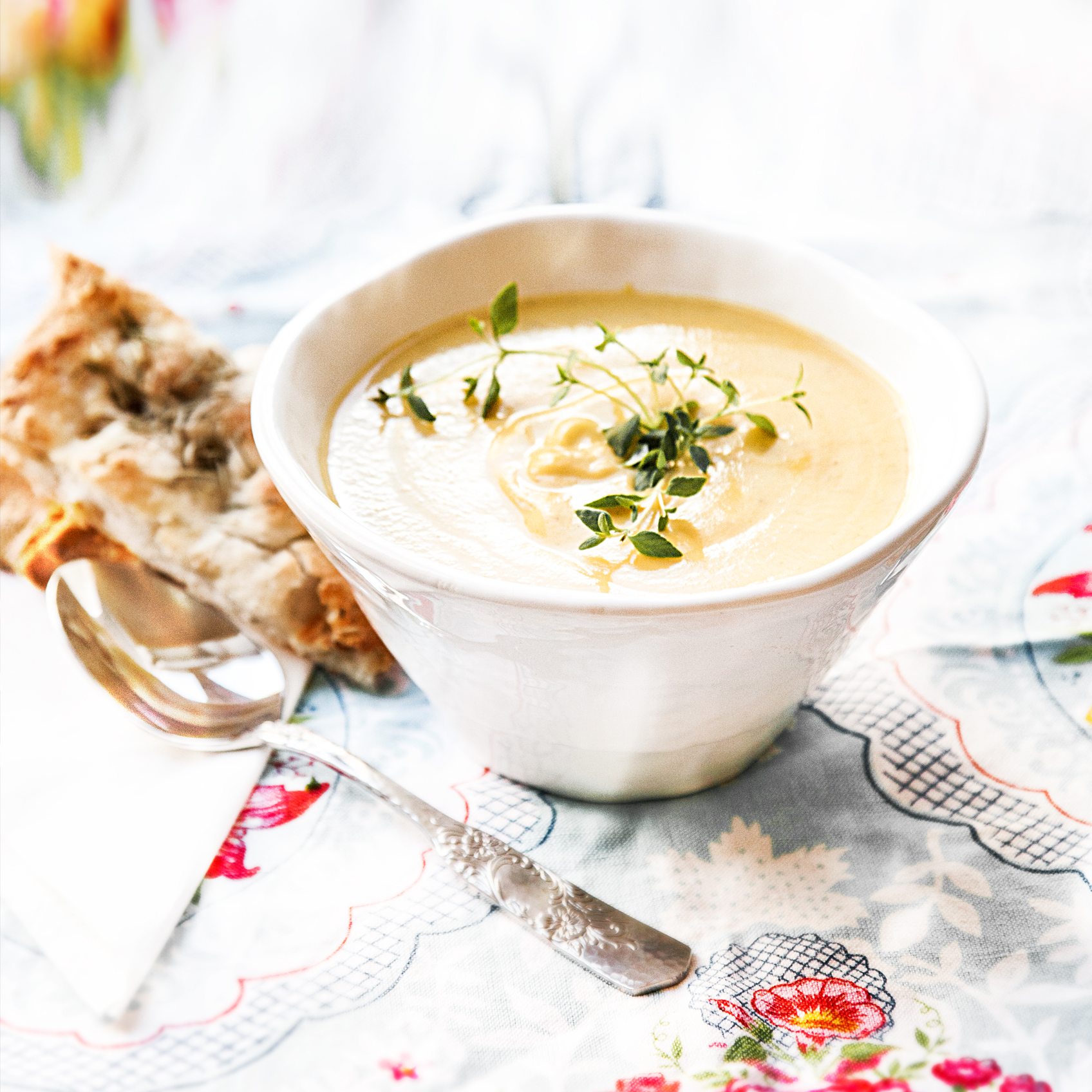 Skördesoppa med mjukt bröd