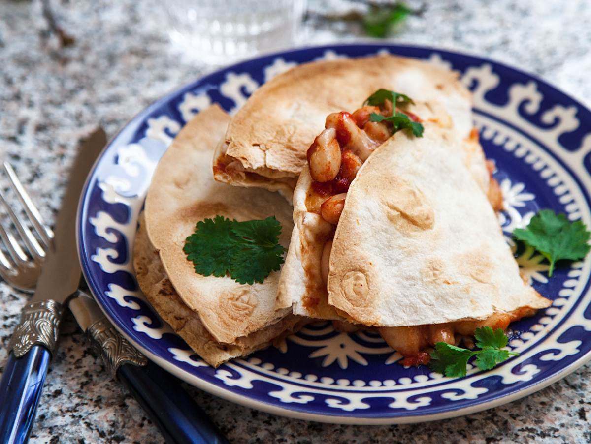 Quesadillas med bönor och tomatsalsa