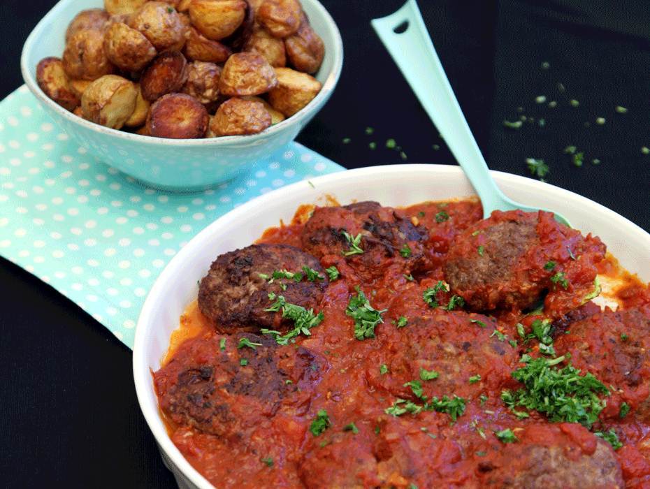 Älgfärsbiffar med mozzarella i tomatsås