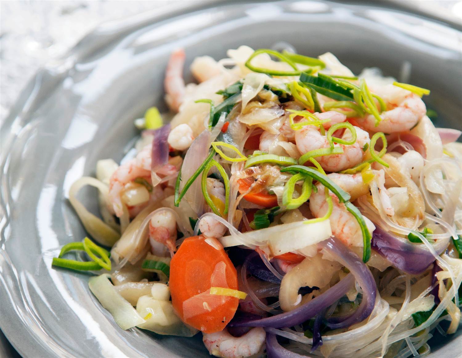 Asiatisk glasnudelsallad med marinerade räkor