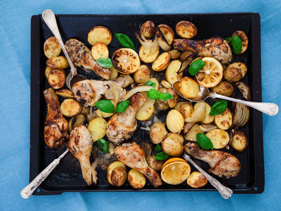 Citronrostad kyckling med örter, potatis och hoummus