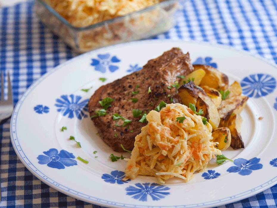 Fläskkotletter med Eriks coleslaw och ugnspotatis