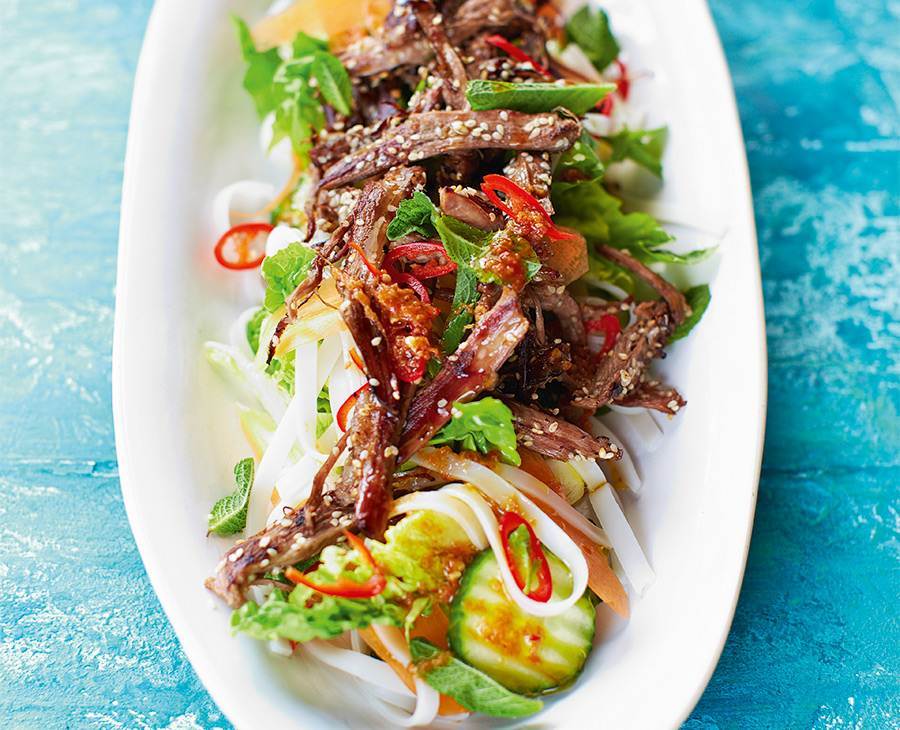 Kraftfull krispig lammnudelsallad