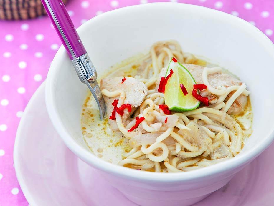Kyckling och ramennudlar i grön curry