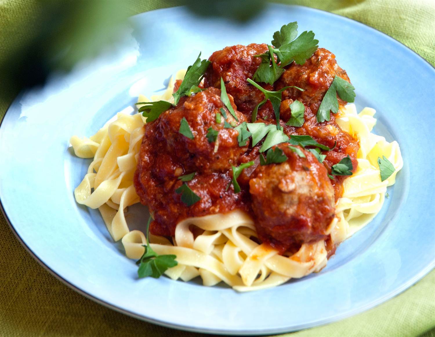 Lammfrikadeller i tomatsås med tagliatelle