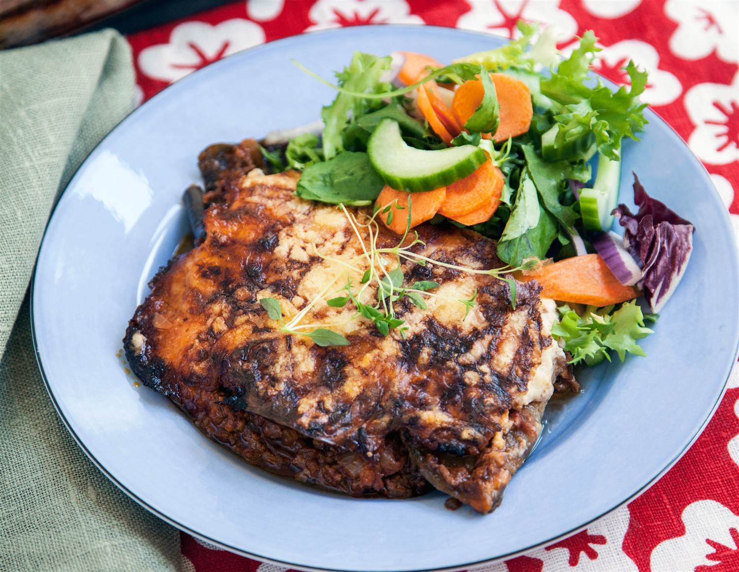 Moussaka med grönsallad