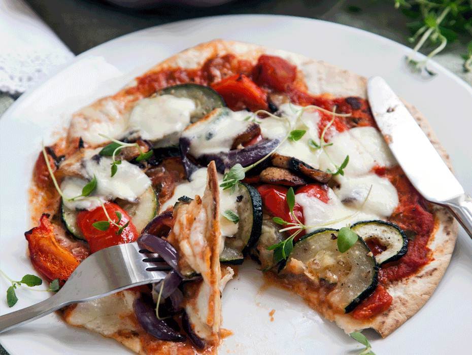 Salami- och mozzarellapizza