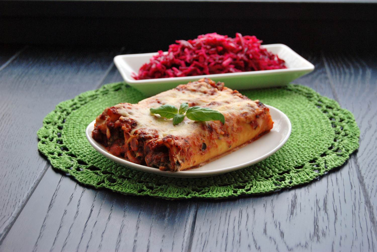 Spenat & getostfyllda canneloni med rödbetsallad