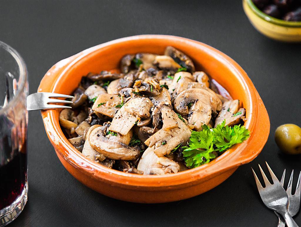 Vitlöksfrästa champinjoner med persilja