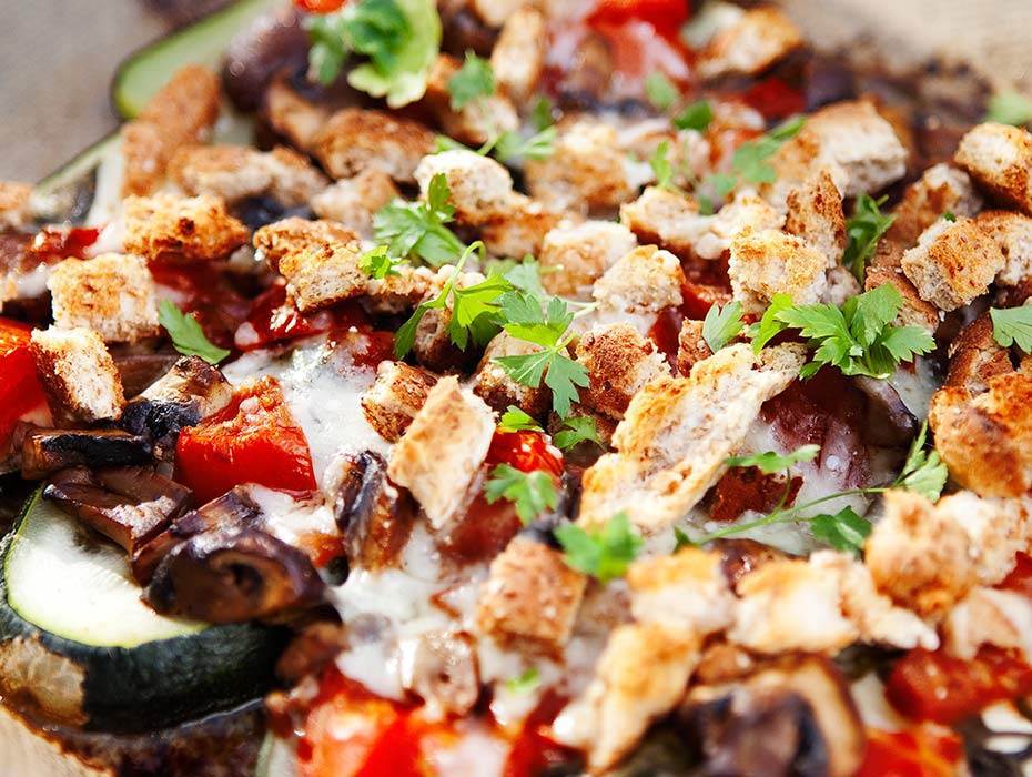 Zucchini med italiensk svamp- och tomatröra