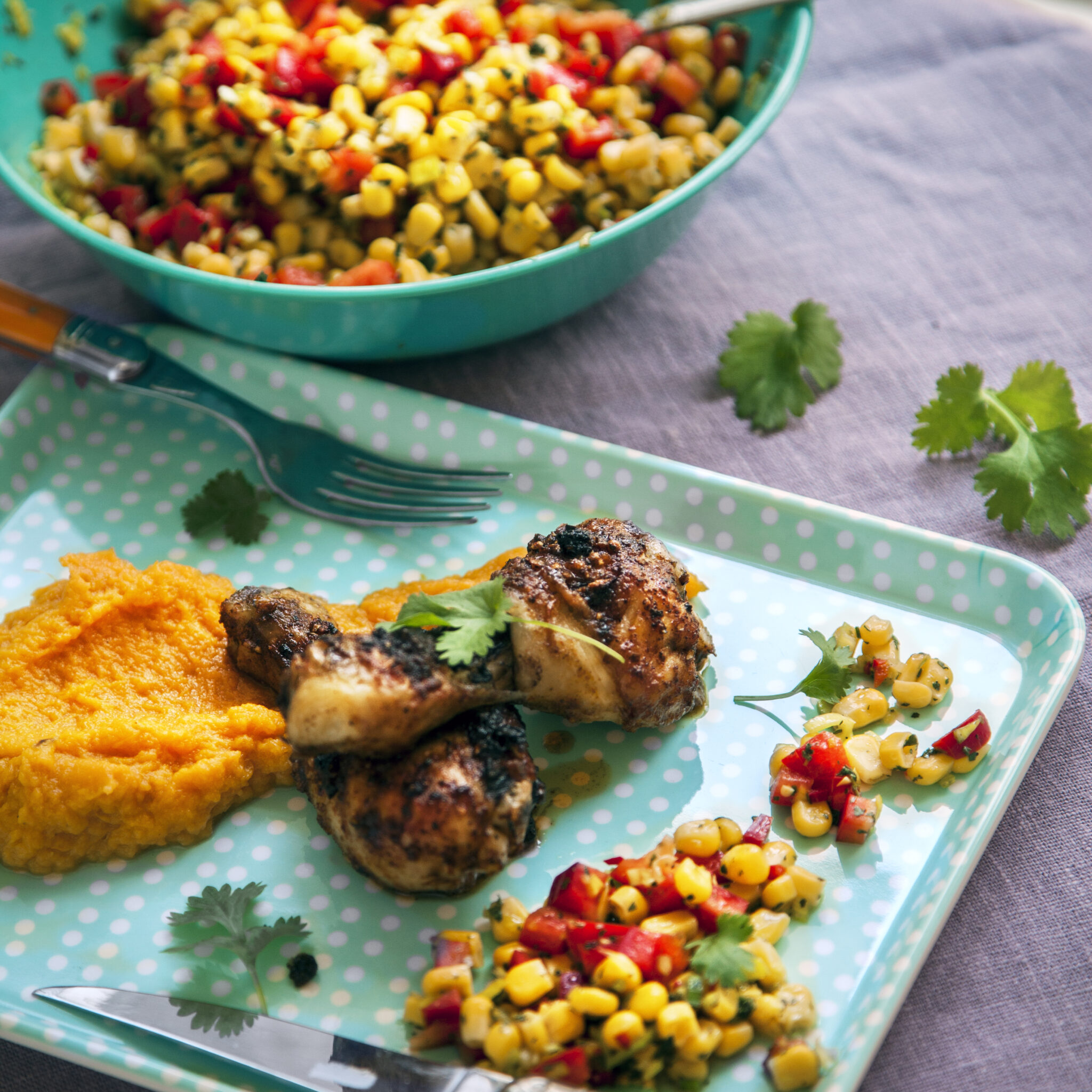 Cajungrillad kyckling med sötpotatismos och majssalsa