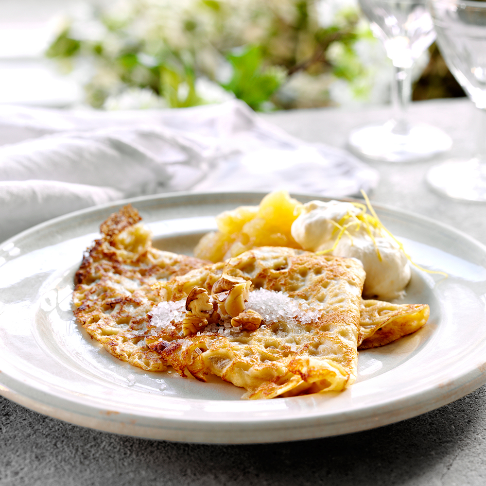 Pannkakor med äpplekompott och citrongrädde