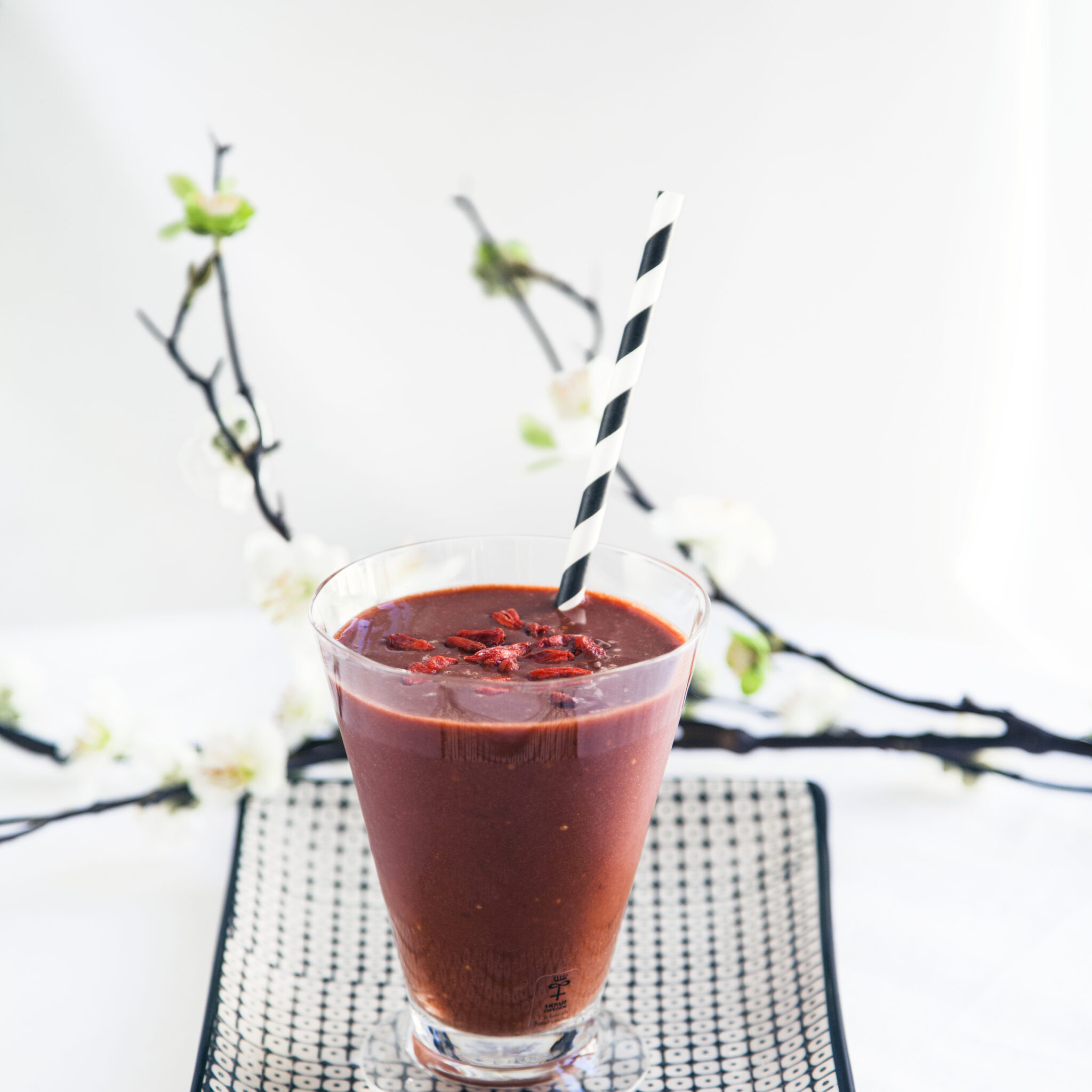 Raw choklad- och jordgubbssmoothie